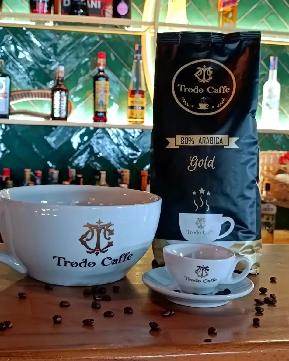 Kafe dhe kokrra të freskëta