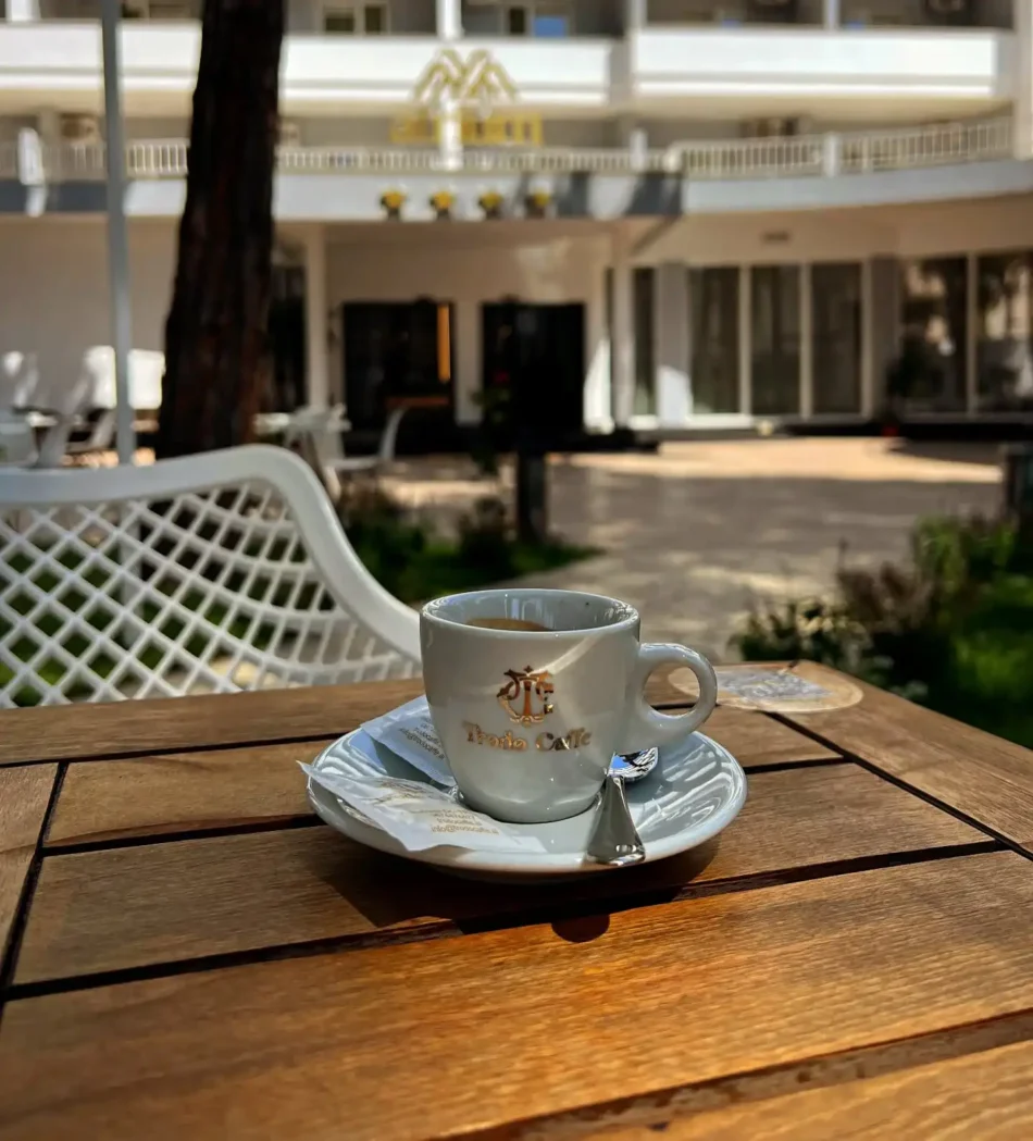 Kafe në verandë